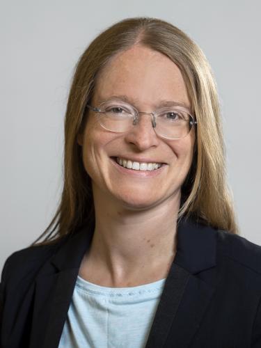 Official headshot of Prof. Dr. Christine Selhuber-Unkel.